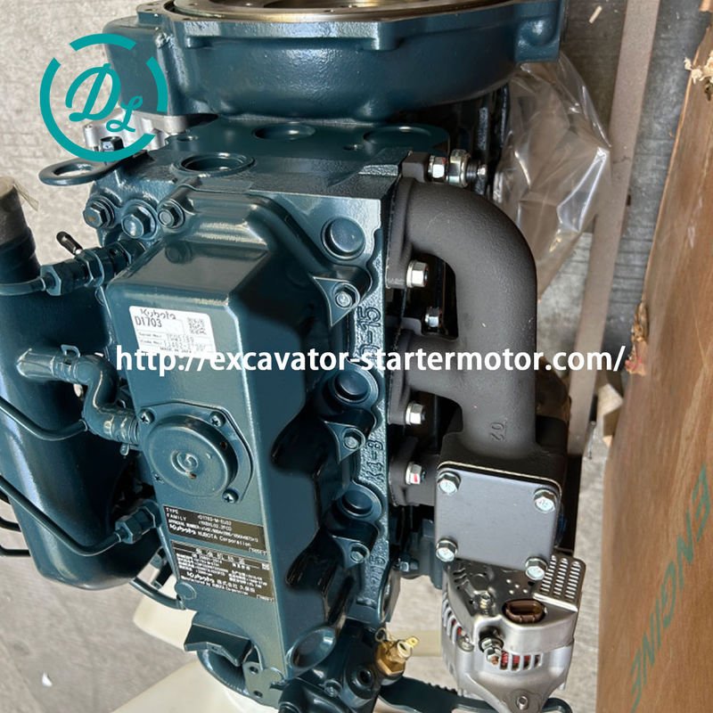 Le moteur diesel Kubota D1703 est &eacute;quip&eacute; d'un moteur de 20 kW 12VDC. 0